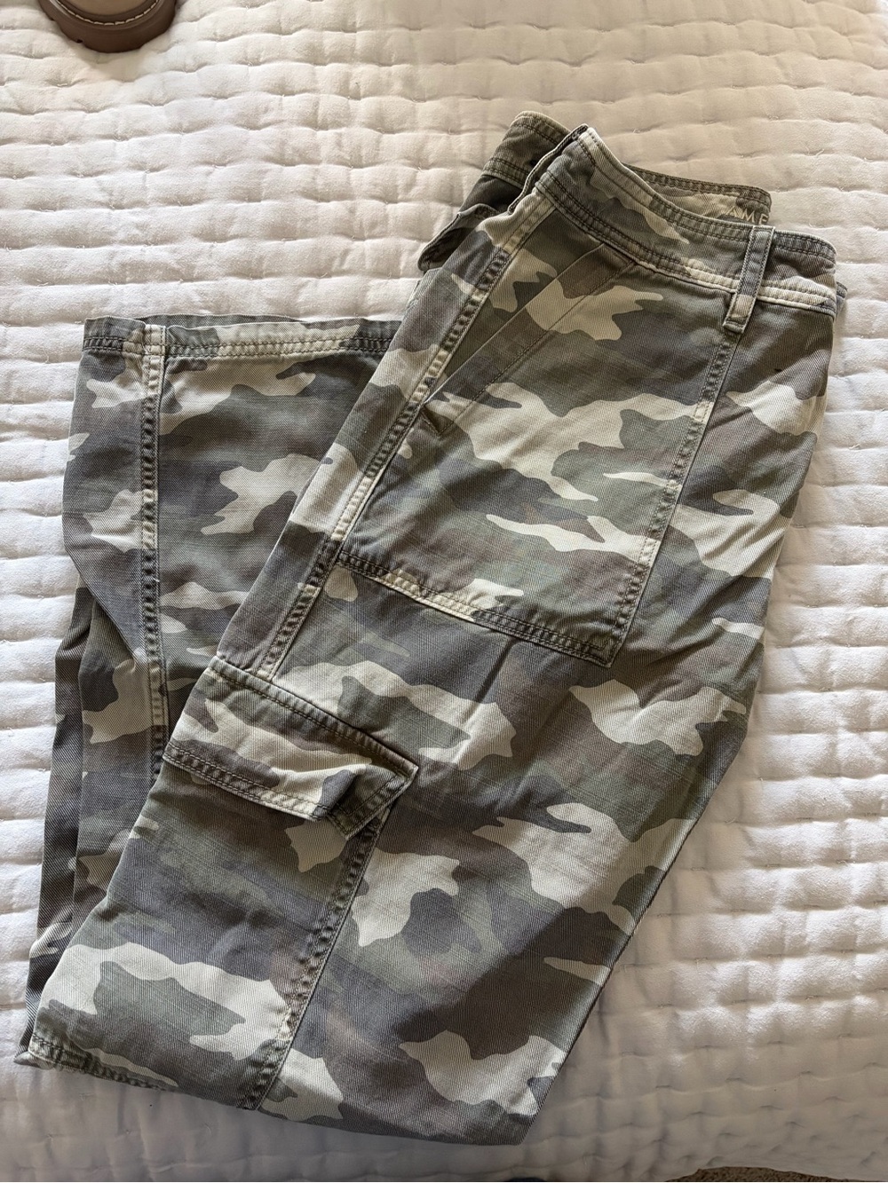 Women’s Camouflage Cargo Pants in Green